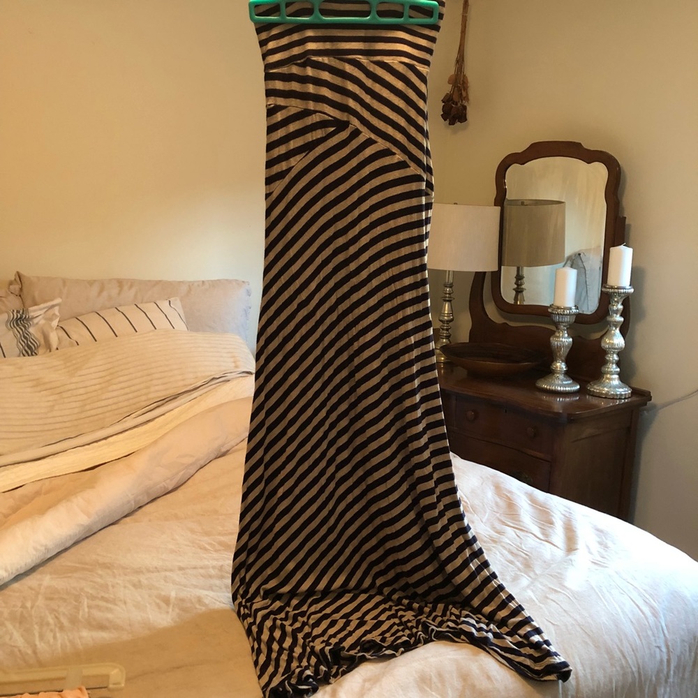 Navy & Tan high waist stretchy maxi skirt